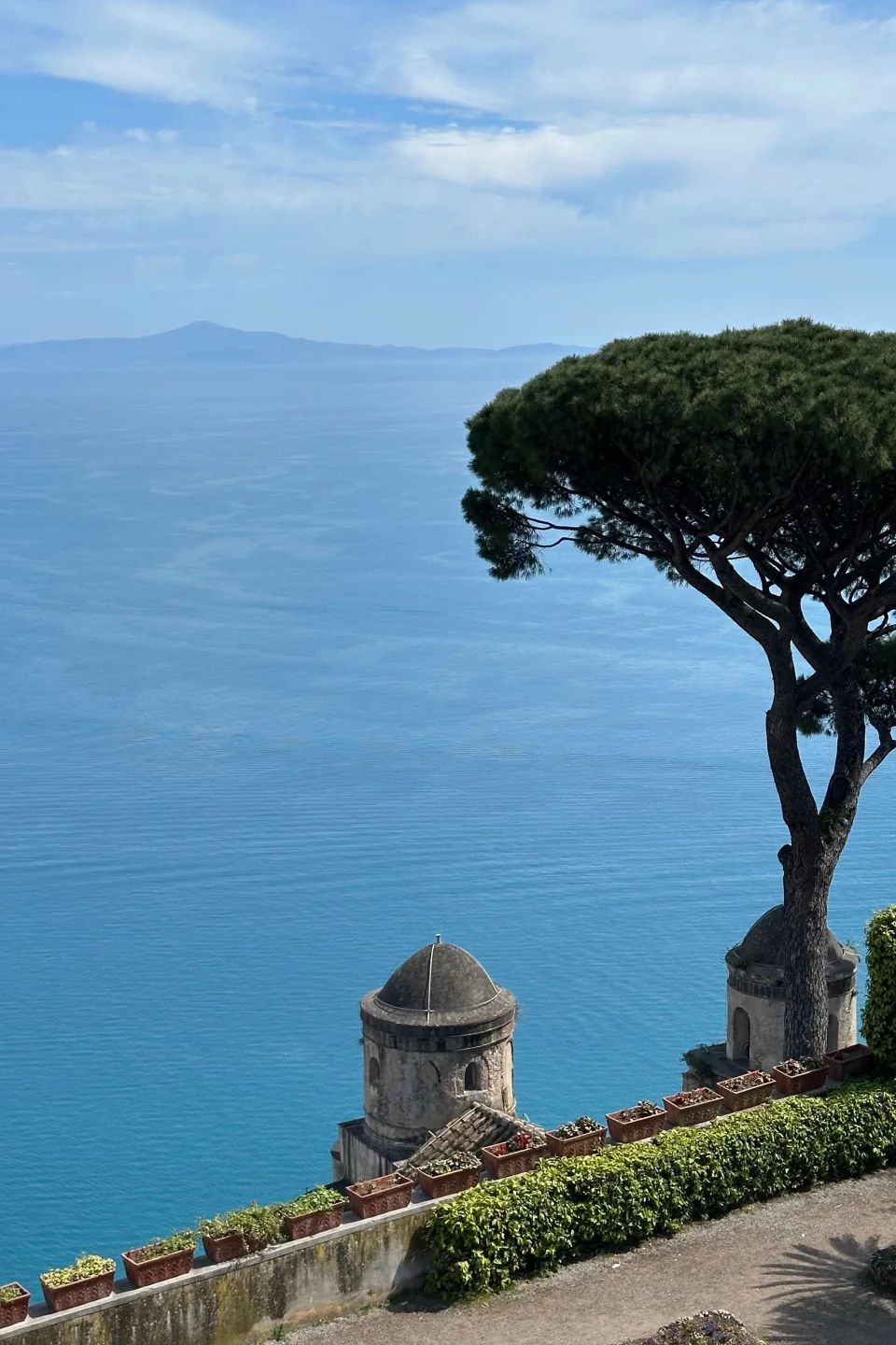 Giardini e torri storiche di Ravello sul mare, origine dello standard Divina Houses